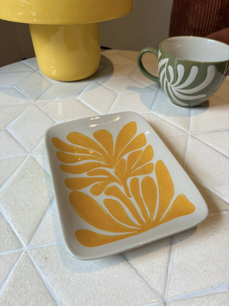 Yellow Design Plate Image