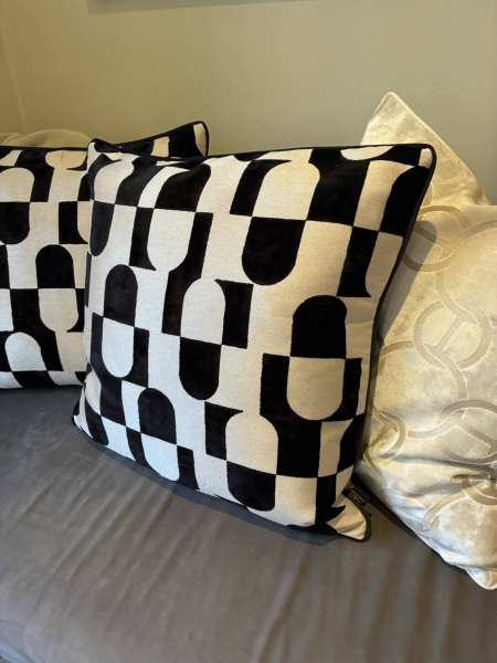 Black & Cream Pill Cushion Image