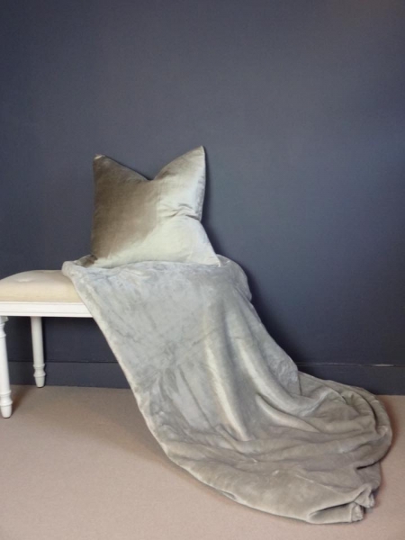 Soo Soft Silver Throw Image